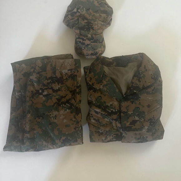 Green and Brown Camouflage Matching Set Durable Outdoor Wear - Picture 9 of 11
